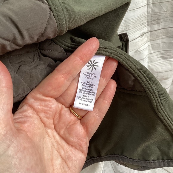 Athleta Upside Vest Quilted Hiking Running Vest Yosemite Green M - Picture 11 of 12